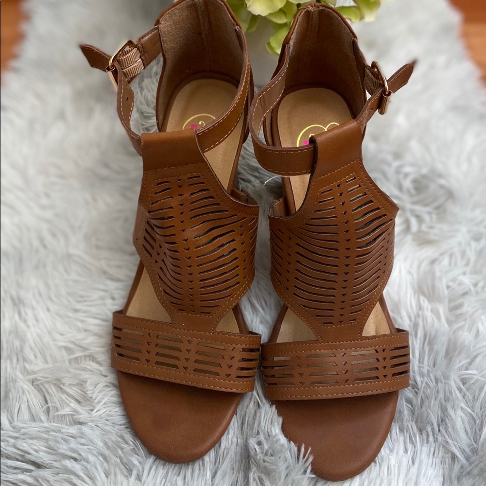 Tan block sandals
